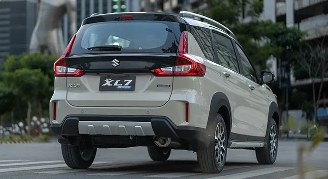 Suzuki Xl7 Hybrid Rear Quarter 6