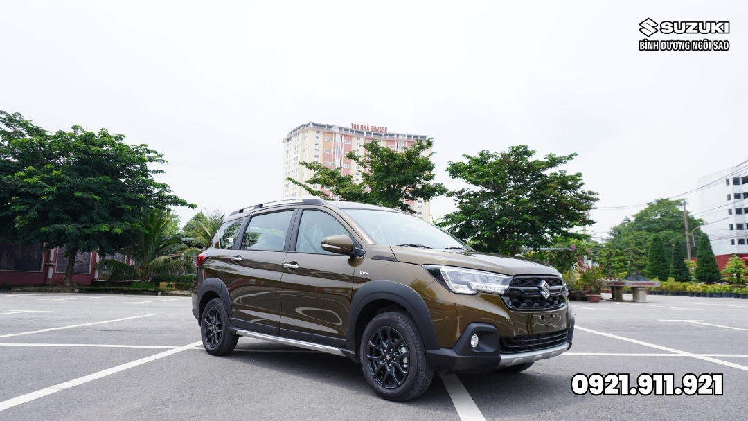 Suzuki-Xl7-Hybrid-Mau-Xanh-Khaki-Review