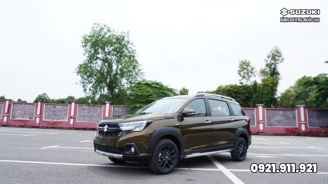 Suzuki-Xl7-Hybrid-Mau-Xanh-Khaki-Review