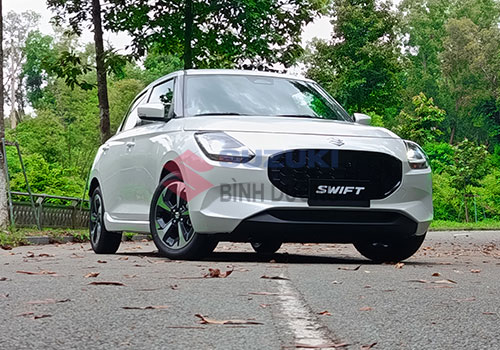 xe Suzuki Swift hatchback thể thao màu trắng xe Suzuki Swift hatchback thể thao màu trắng