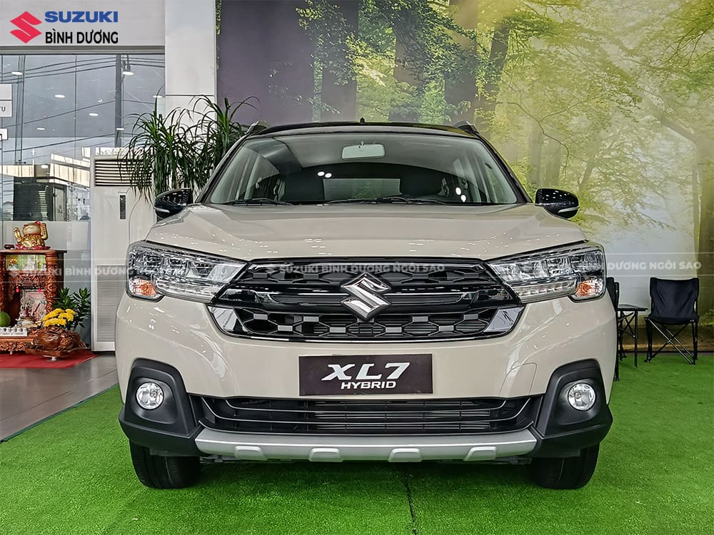 đầu xe suzuki xl7 2025 ấn tượng và sắc sảo bảo vệ động cơ phía bên trong
