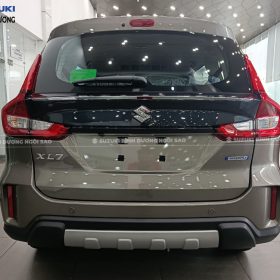 Đuôi xe ô tô suzuki xl7 7 chỗ