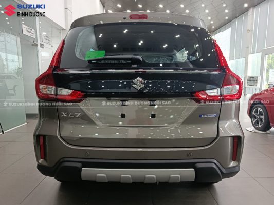 Đuôi xe ô tô suzuki xl7 7 chỗ