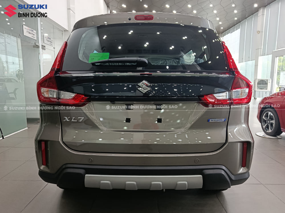 Đuôi xe Suzuki XL7 7 chỗ hiện đại với đèn LED chữ L sắc nét