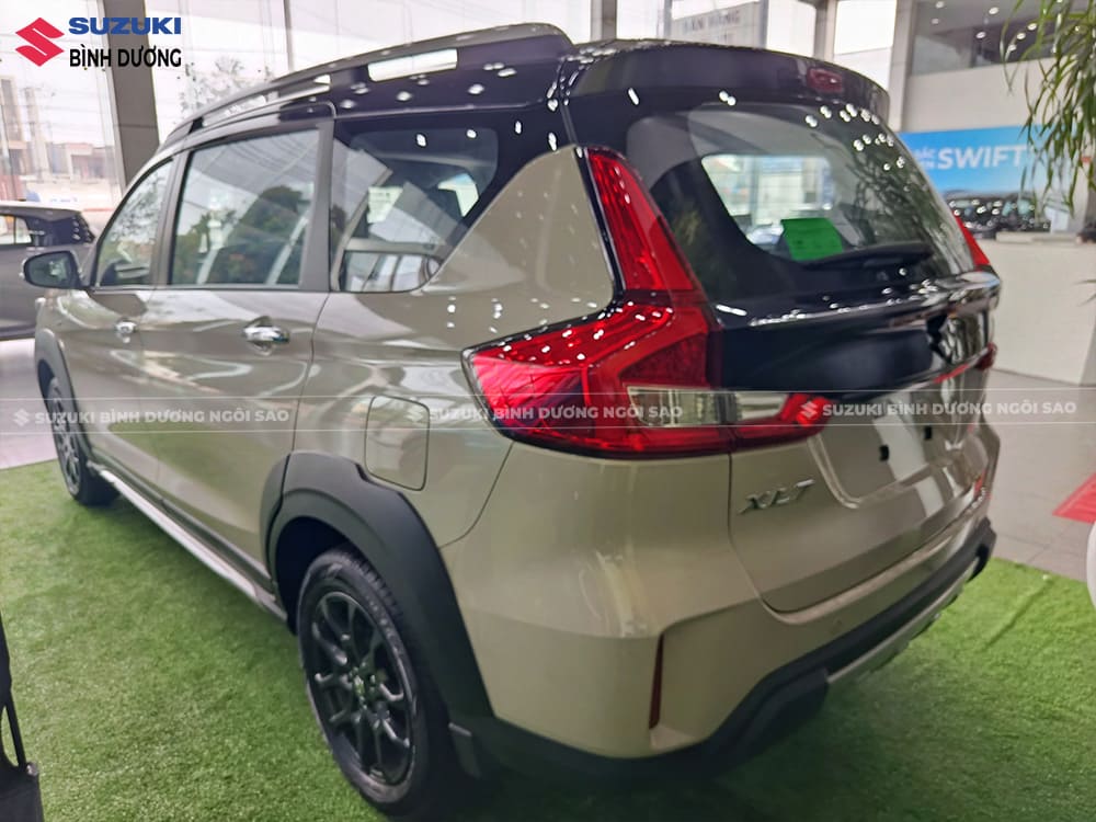 Đuôi xe suzuki xl7 hiện đại và thực dụng