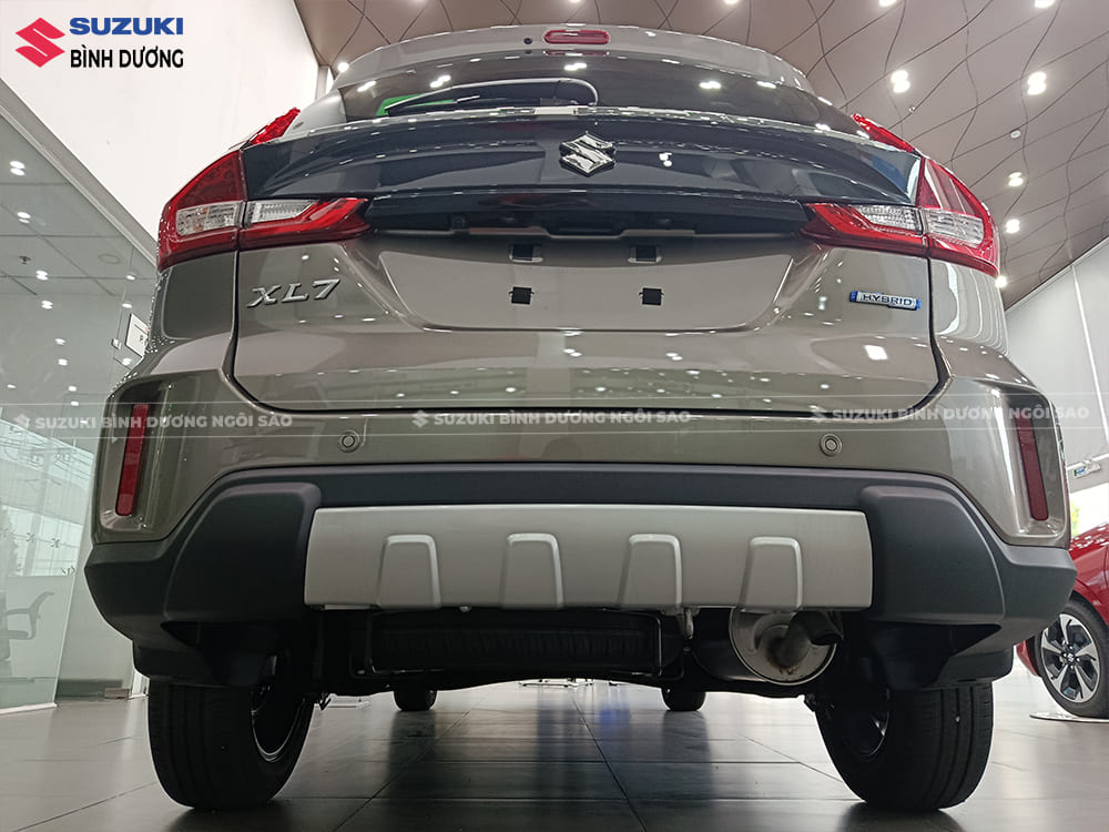 Thiết kế cản sau Suzuki XL7 chắc chắn, chống trầy xước và va chạm nhẹ