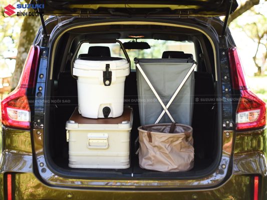 khoang hành lý suzuki xl7 hybrid dễ dàng sắp xếp đồ đạc