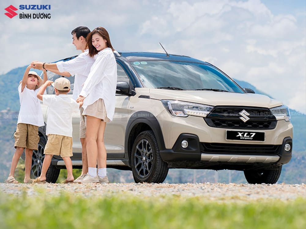 khoang hành lý suzuki xl7 hybrid chứa hành lý du lịch gia đình 4-5 người