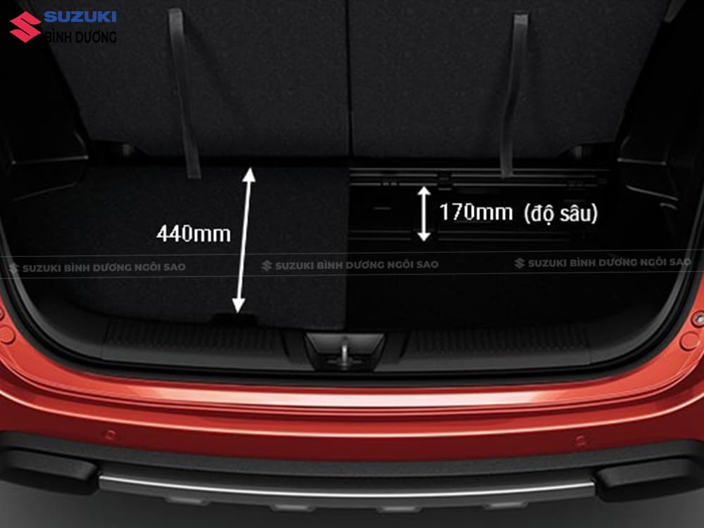 khoang hành lý suzuki xl7 hybrid có lưới chia khoang
