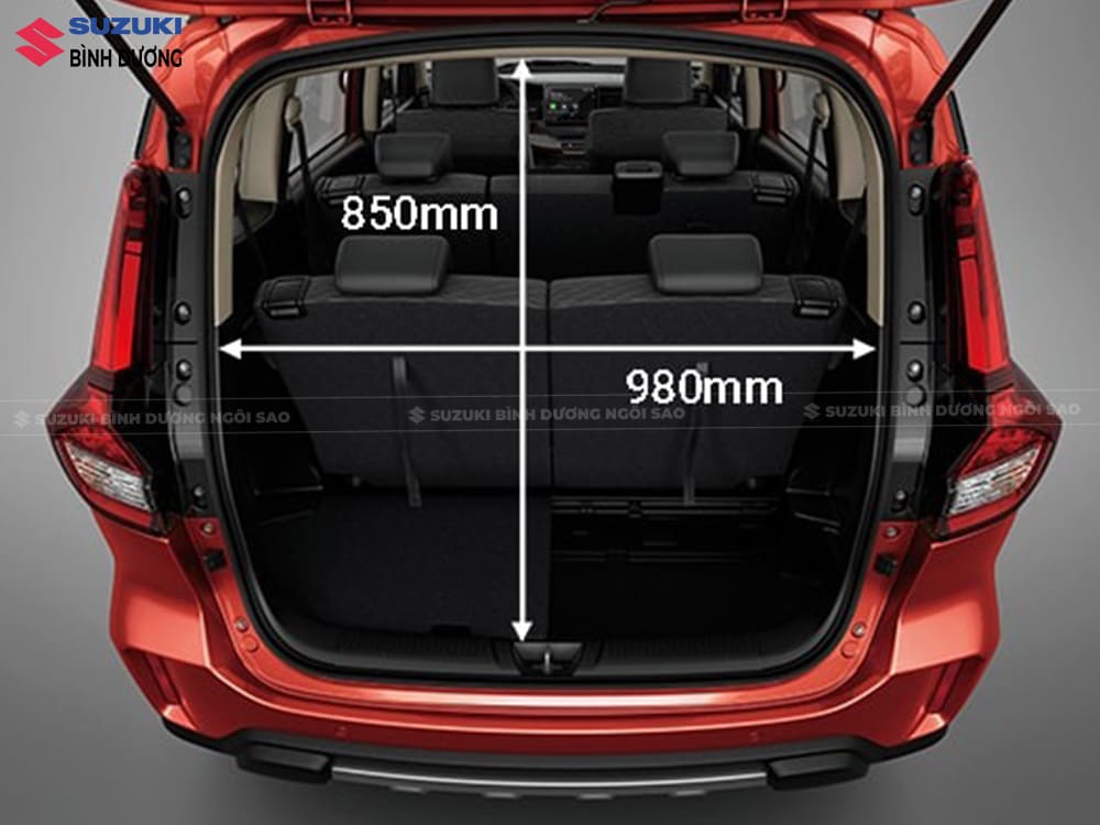 khoang hành lý suzuki xl7 rộng rãi , dễ vệ sinh