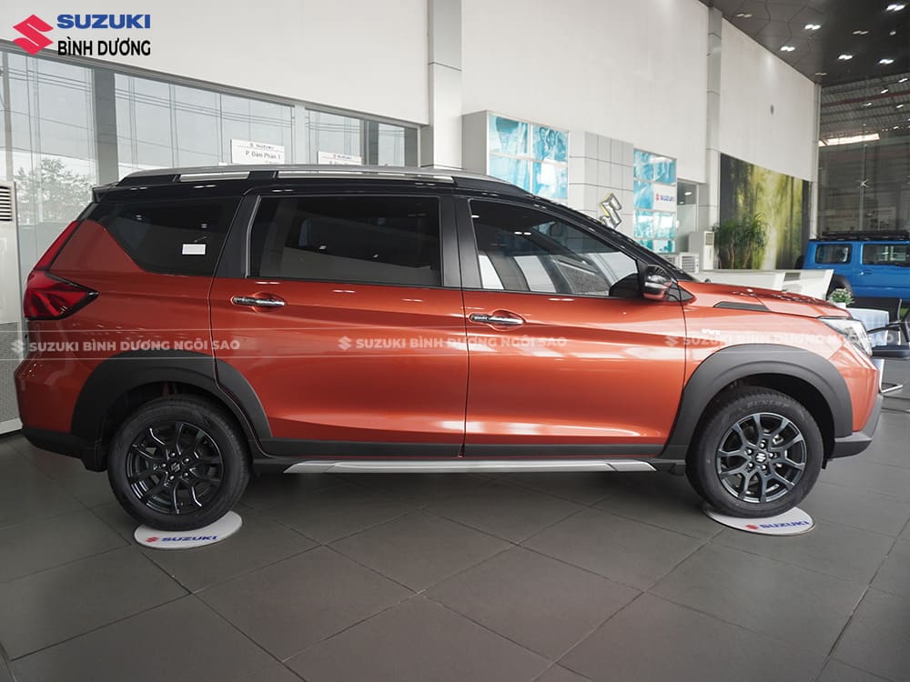 suzuki xl7 với thân xe cứng cáp, tiện dụng