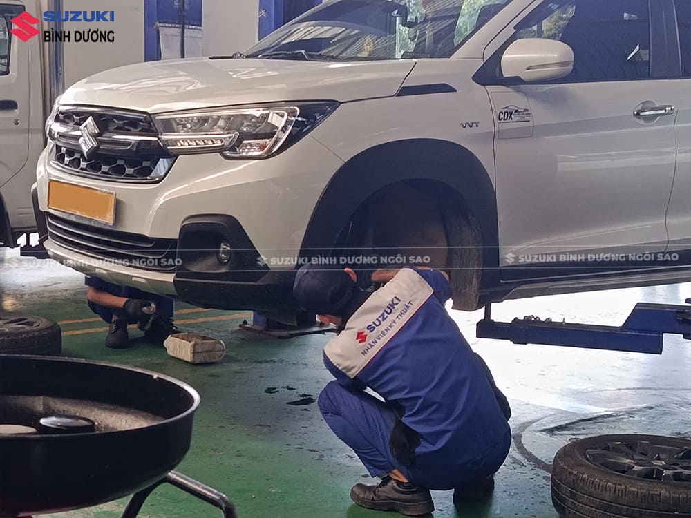 Thợ sửa chữa ô tô tay nghề cao Suzuki Bình Dương