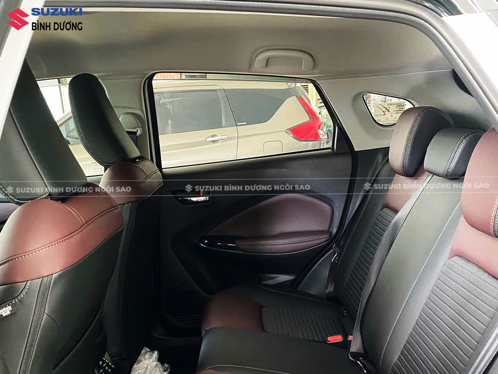 Hàng ghế sau xe 5 chỗ Suzuki Fronx 2025 thiết kế linh hoạt, hỗ trợ gập mở tiện dụng