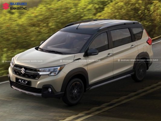 xe du lịch 7 chỗ suzuki xl7 trắng ngà đen hybrid